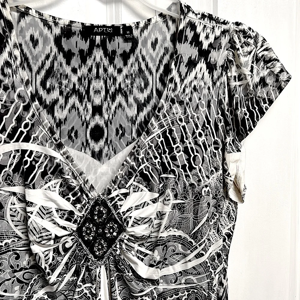 Apt 9 Black Gray White Paisley Print Rhinestone V Neck Flutter Sleeve Top Size M